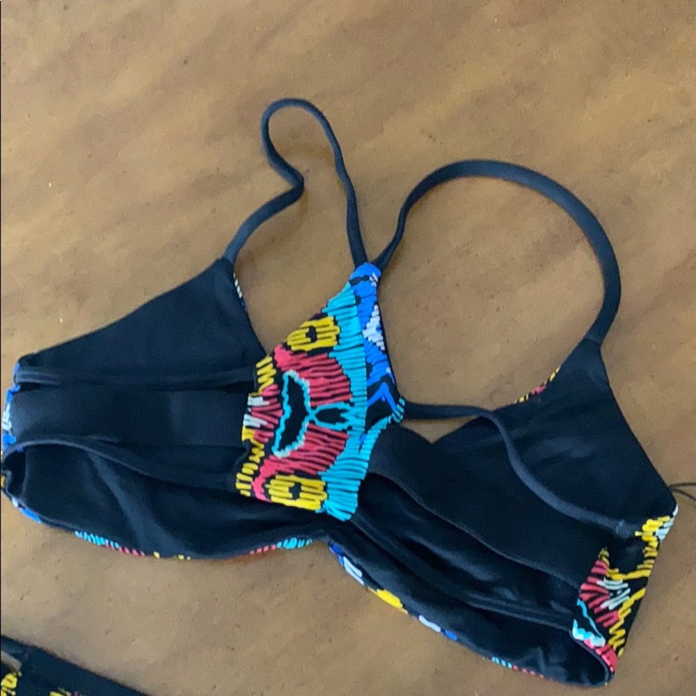 Bikini - Picture 3 of 4
